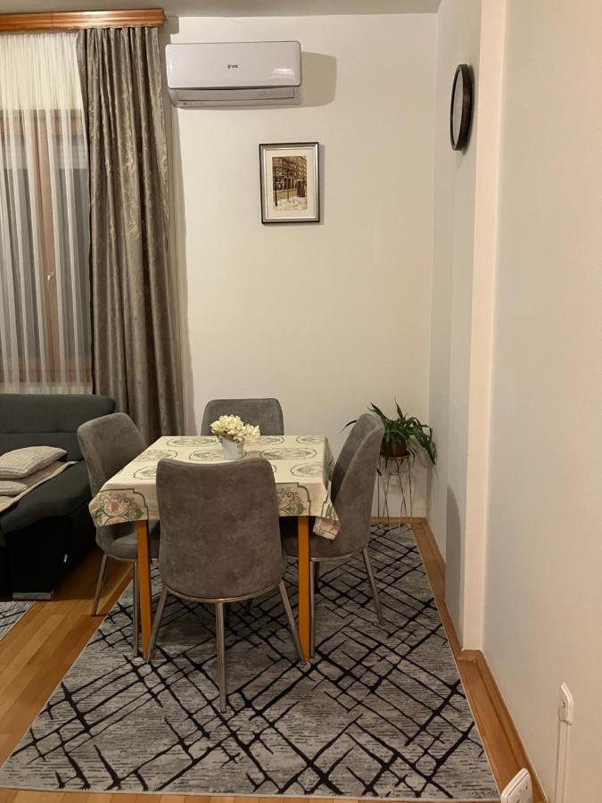Stan Na Dan Centar Banja Luka Apartment ภายนอก รูปภาพ