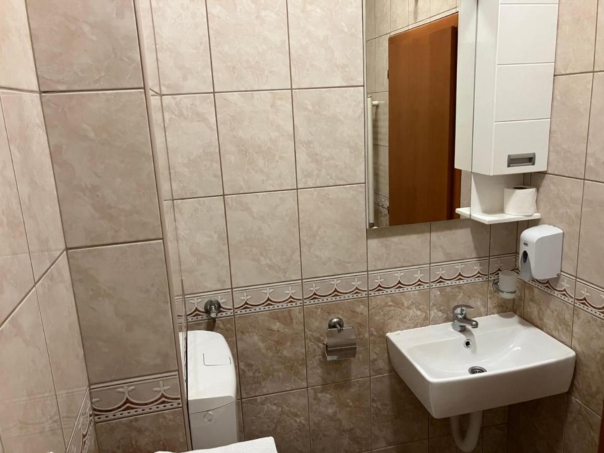 Stan Na Dan Centar Banja Luka Apartment ภายนอก รูปภาพ